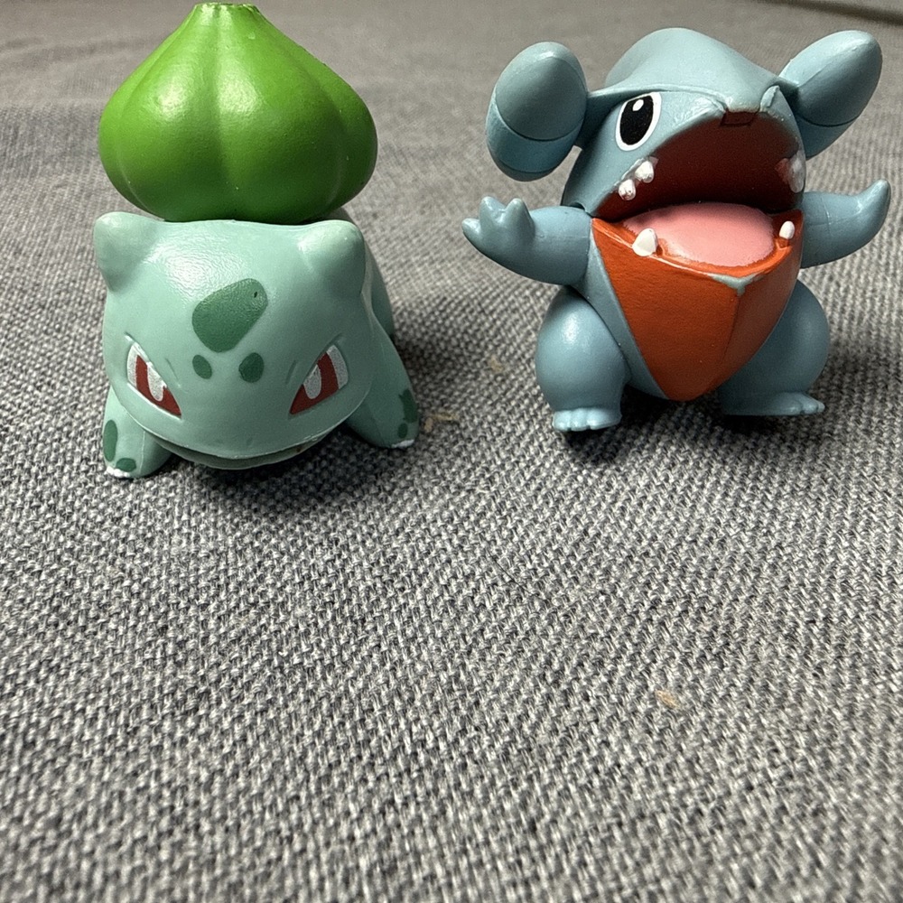 pokemon battle figures 1.5 inch Gible and Balbsaur